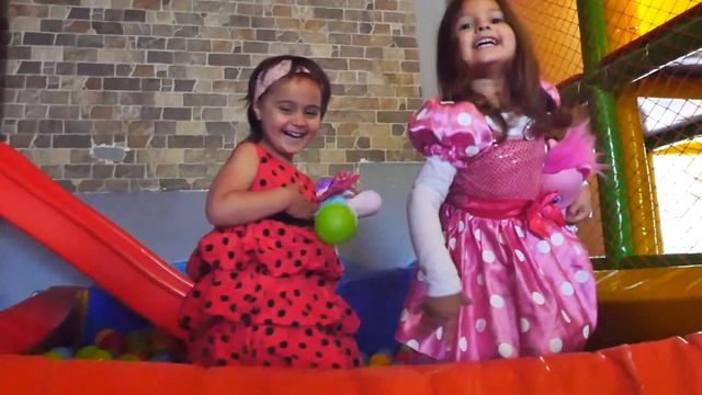 Литл Пони на детской площадке. Играем в Дочки матери смотреть онлайн