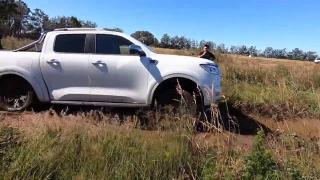GWM Poer - teste off-road da nova pick-up híbrida-elétrica смотреть онлайн
