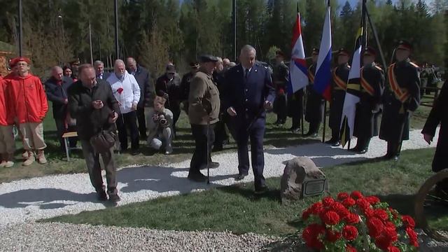 В парке «Патриот» открыли памятник письмоносице времен Великой Отечественной войны смотреть онлайн