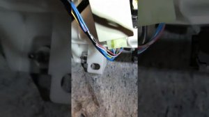 Suzuki Grand Vitara 2,4Течёт вода в салон ,устронение течи???