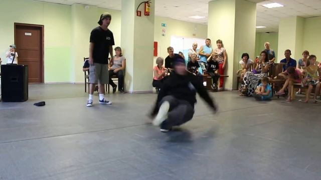 Свои(Suvor-SCB/Demon(Green Dancers) vs B-boy Ded/B-boy Восьмой смотреть онлайн