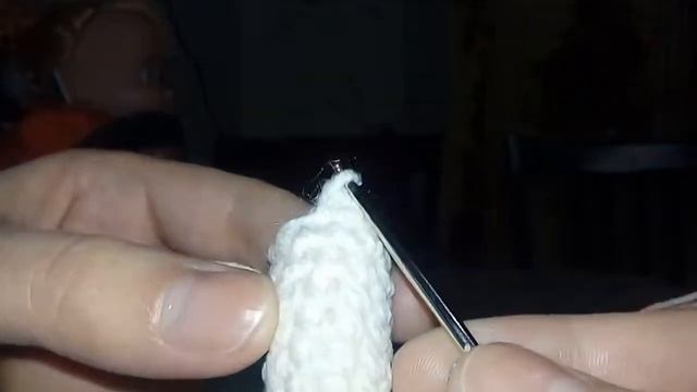 Заяц крючком . амигуруми для начинающих. Часть 2 лапки передние смотреть онлайн