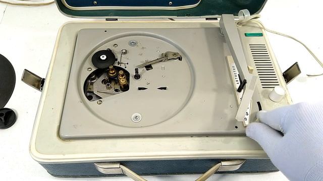 Электрофон сетевой ламповый «ЮНОСТЬ» смотреть онлайн