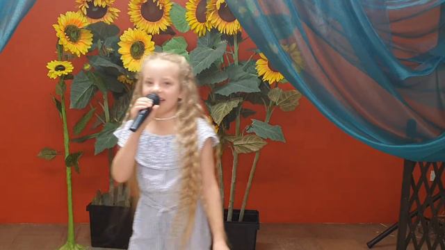 Соло. Эмилия Фёдорова. "Улыбайся". Ирландия. Детский Клуб " Подсолнухи". смотреть онлайн