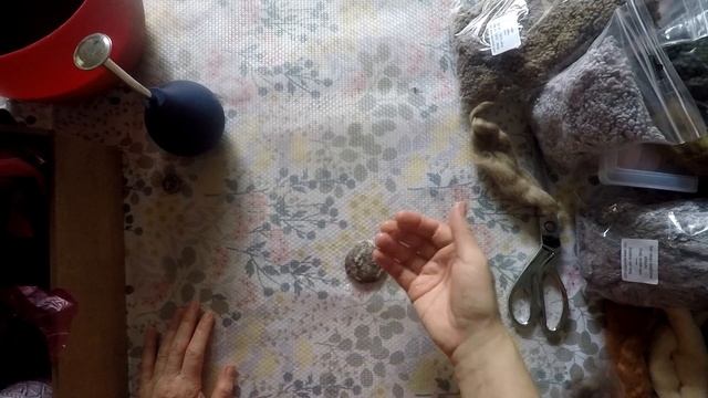 Заваливаю эвкалиптовую шишку в войлок. Мокрое валяние смотреть онлайн