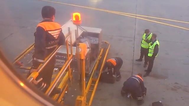 Проверка багажа в Шереметьево. смотреть онлайн