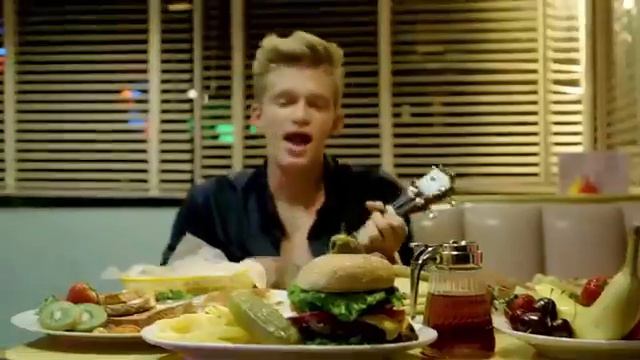 Cody Simpson-La Da Dee смотреть онлайн