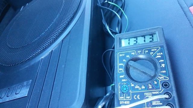 замер просадки напряжения линии прикуривателя от сабвуфера .