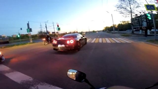 Nissan GTR против Gsxr 1000