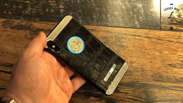 iPhone X в коже крокодила с эмблемой AMG смотреть онлайн