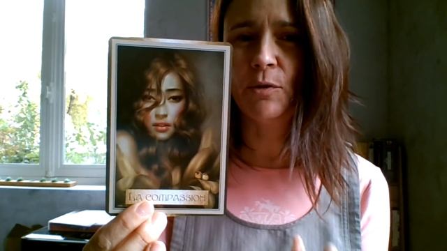 TUTO : comment travailler avec une carte de tarot ou d'oracle ? смотреть онлайн