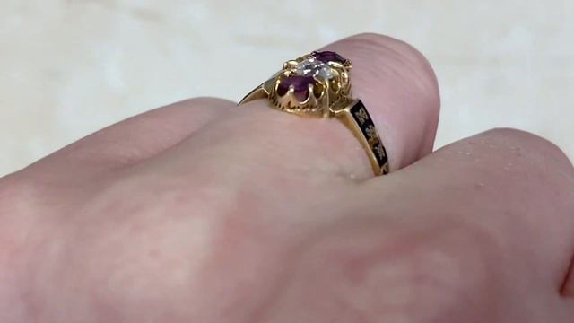 Victorian Era Yellow Gold Old European Cut Diamond Pink Sapphire Ring - Maribelle Ring - Hand Video смотреть онлайн