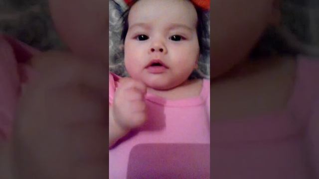 Сонечка агукает!!!))) смотреть онлайн