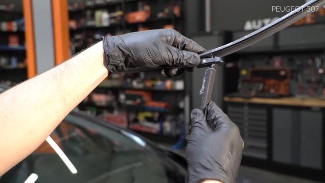 How to change wipers blades PEUGEOT 307 (3H) [TUTORIAL AUTODOC] смотреть онлайн