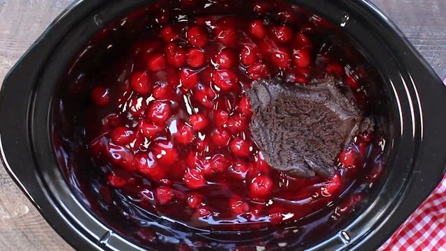 Slow Cooker Chocolate Cherry Dump Cake смотреть онлайн