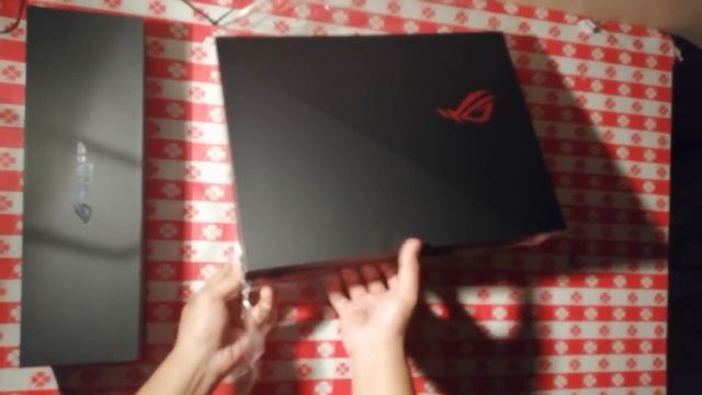 Unboxing Asus Zephyrus S GX531GW (2019) смотреть онлайн