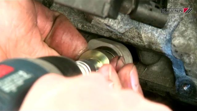 KL-1683-20 K Drilling Out a Glow Plug and Repairing a Thread, Example on a Fiat Ducato смотреть онлайн