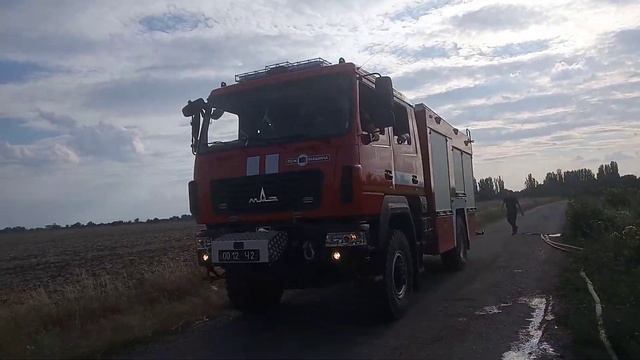 Возвращение пожарной машины в часть, пожар в поле смотреть онлайн