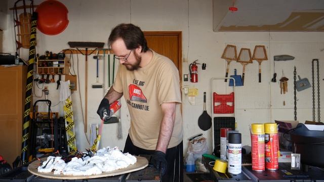DIY Halloween Decorations: How to Make a Fogging Witch's Cauldron and Spray Foam Fire Pit смотреть онлайн