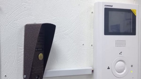 Видеодомофон Commax CDV-35H и вызывная панель AVC-305