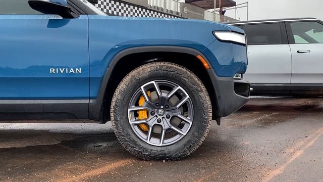 2022 Rivian R1S First Drive | Driving The Newest Electric SUV | Price, Range, Interior & More