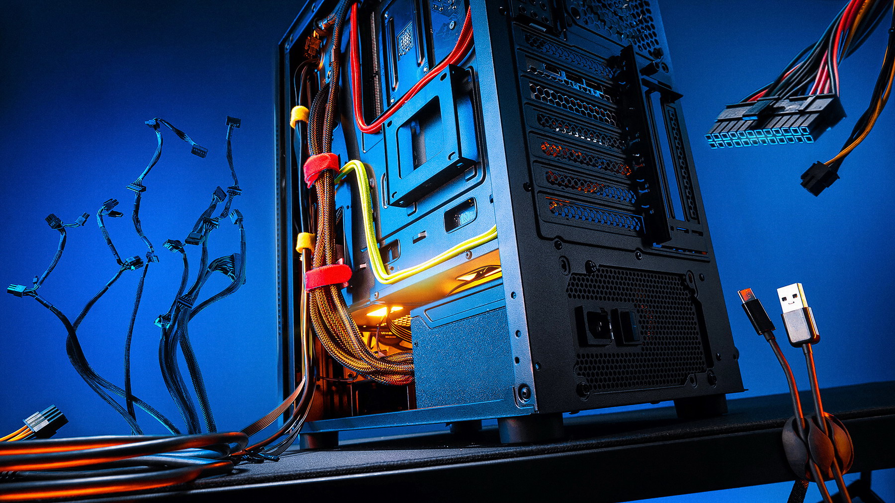 Как сделать кабель-менеджмент внутри ПК и вне его? Понадобятся: стяжки, хомуты, органайзеры. смотреть онлайн