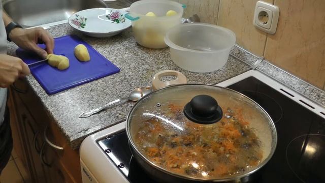 Как приготовить мясо в горшочках с картошкой. смотреть онлайн