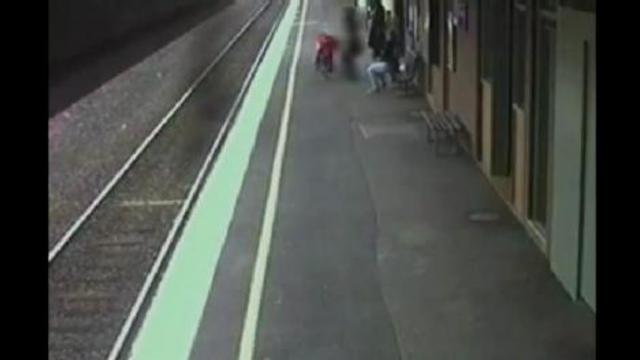 ПОЧЕМУ, НИКТО, НЕ ВИДИТ ТЁМНОГO ПЯТНА??? смотреть онлайн