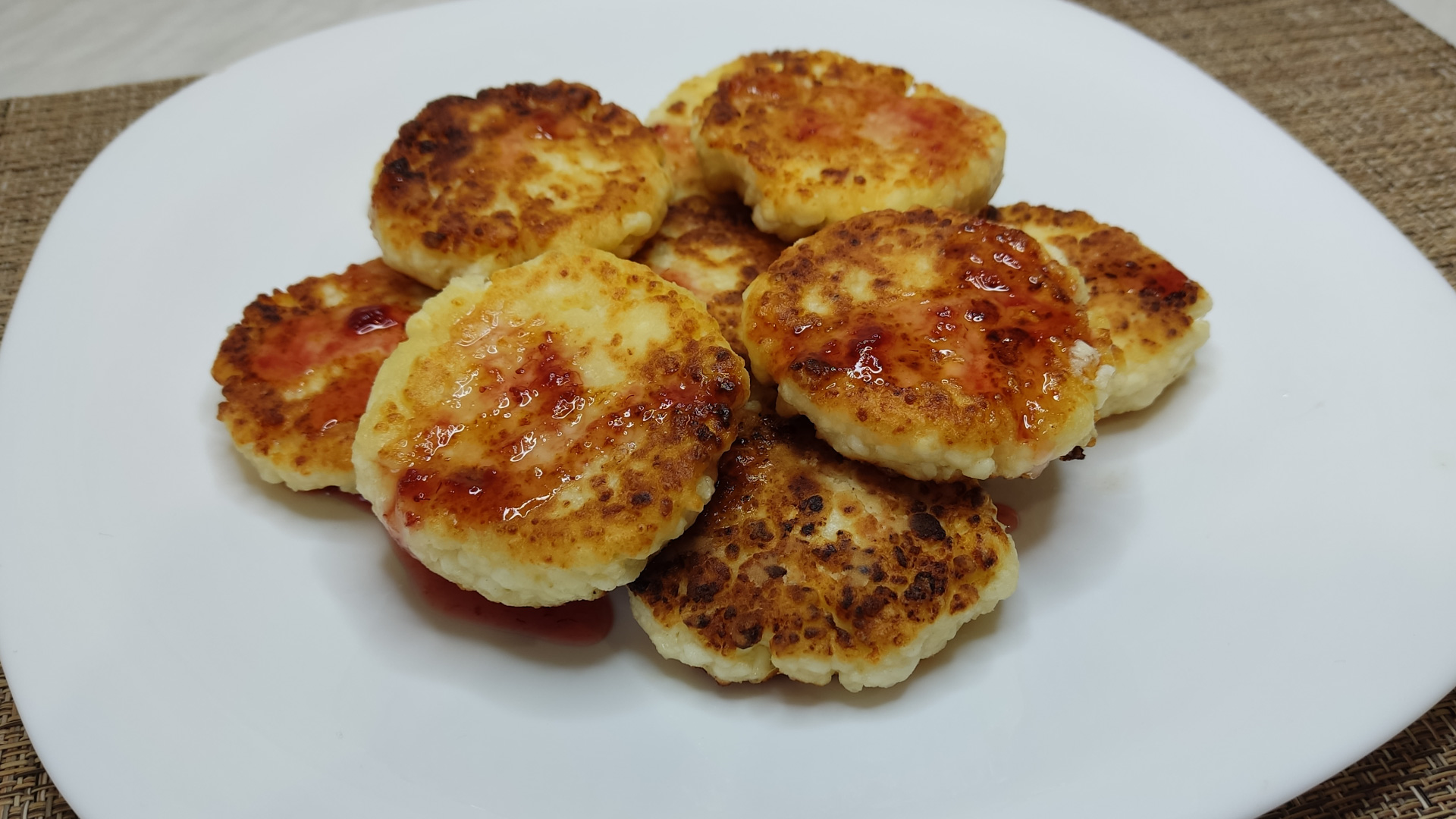 Сырники из творога на сковороде. Таких она ещё не ела