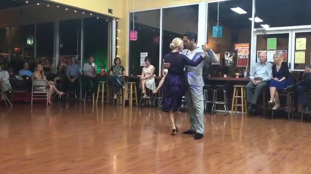 Analía Centurión y Mariano Bejarano / Oigo tu voz - Tampa - Florida смотреть онлайн