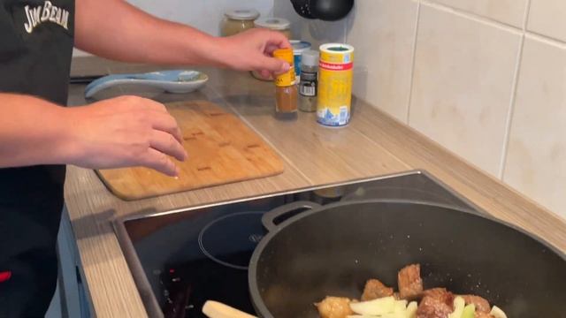 Это едят в Германии // Венгерский Сегединский гуляш. смотреть онлайн