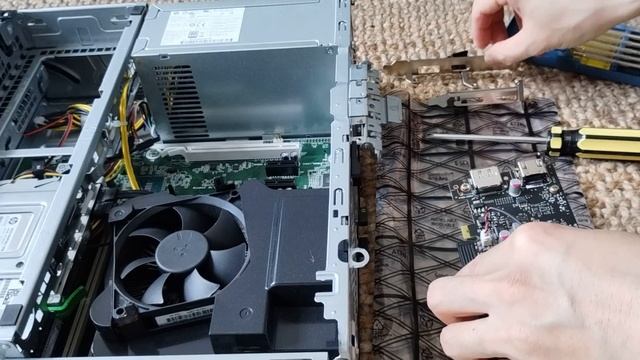 HP EliteDesk 800 G3 SFF (Installing GT 1030 Graphics Card) смотреть онлайн