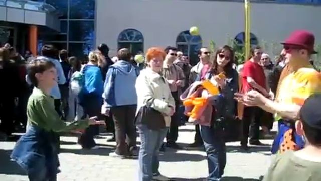 Праздничное шествие у синагоги