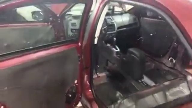 На виброизоляционный слой сверху укладывается слой шумо-тепло изоляции. Делаем тише Равон смотреть онлайн