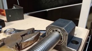 Токарный станок WM210V. Подшипники в опорах продольной подачи.