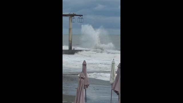 ПОТОП в АБХАЗИИ СОЧИ и АДЛЕРЕ! УЖАС - ТОНУТ МАШИНЫ! ПОПАЛИ в ЛОВУШКУ! 9-10 ИЮЛЯ ВАЖНО ТУРИСТАМ смотреть онлайн