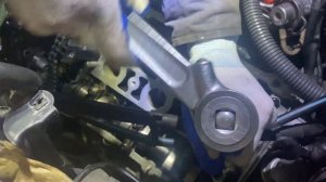 Продолжение замены левого гидронатяжителя цепи на Audi A6 (C5) @VMPAUT0