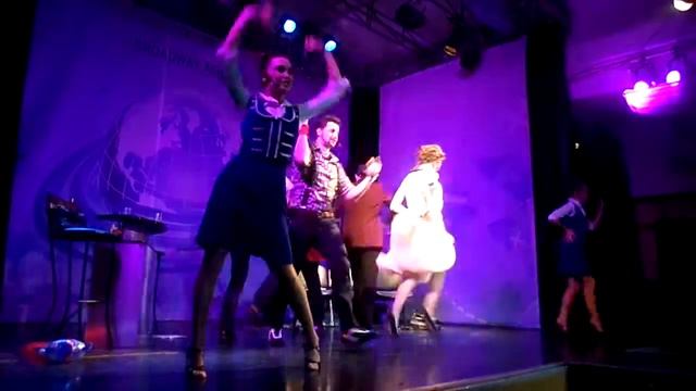 Рейс на Бродвей .