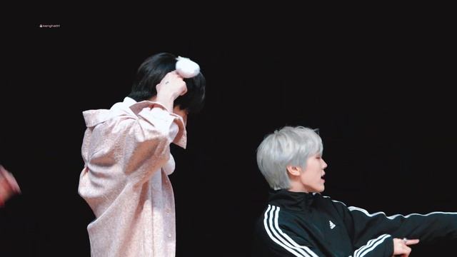 [4K] 230326 조은뮤직 팬싸인회 | 크래비티 정모 CRAVITY JUNGMO - GROOVY (그루비) 직캠 смотреть онлайн