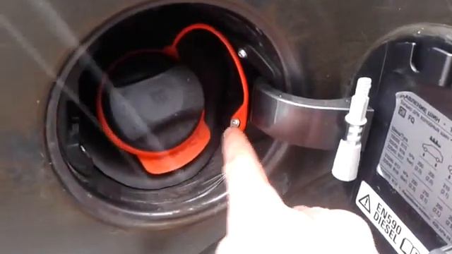 Видео: Открытие бензобака в Opel Astra H смотреть онлайн