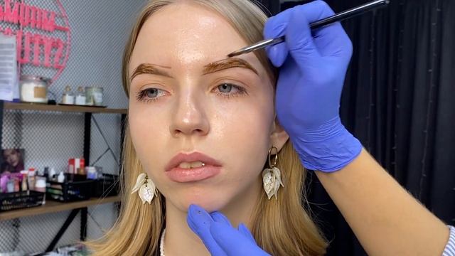 ДЕЛАЕМ НАТУРАЛЬНОЕ ОКРАШИВАНИЕ БРОВЕЙ БЛОНДИНКЕ | Брови без графики - тренд 2023 смотреть онлайн