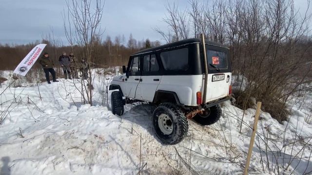 Пузотерка против Бигфута. Три УАЗа и Джимни. Снежный Триал 4K смотреть онлайн