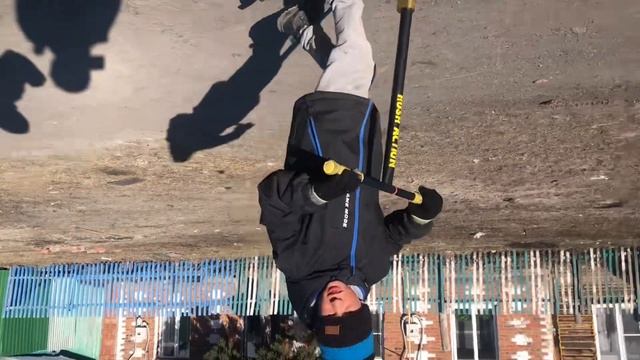 Играем в СКУТ!Дениска очень сильно упал с самоката! смотреть онлайн