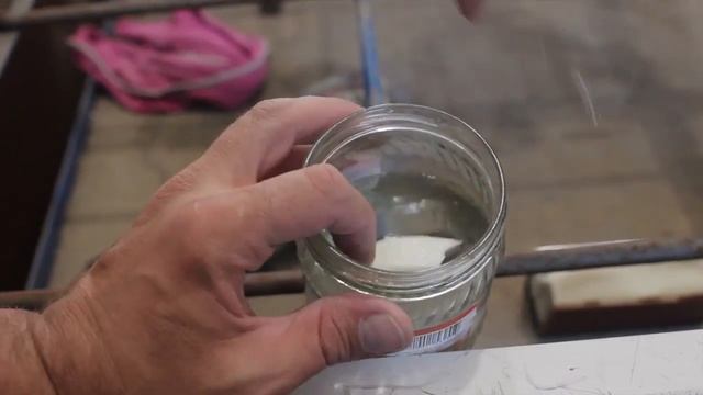 Маленький кусочек пенополиуретана. Тонет он или нет?