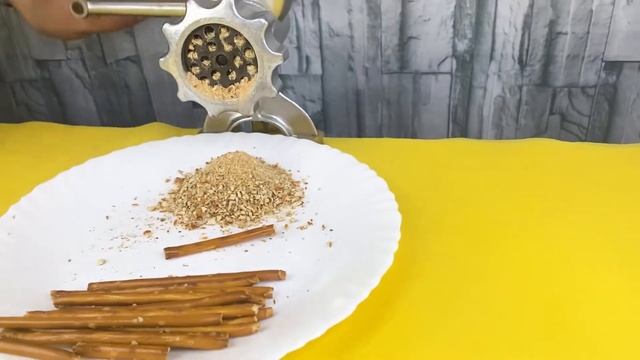 ЭКСПЕРИМЕНТ СОЛЁНЫЕ ПАЛОЧКИ ПРОТИВ МЯСОРУБКИ / EXPERIMENT SALT STICKS AGAINST MEAT GRINDER смотреть онлайн