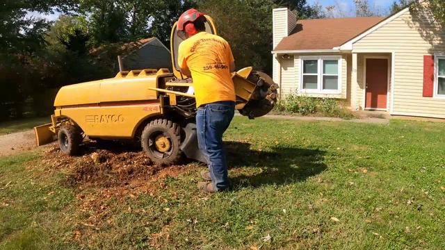 Rayco Rg50 Stump Grinder removing a stump in the front yard смотреть онлайн