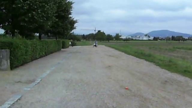 ребёнок на мотоцикле - 6 лет / mit 6 Jahren Motorrad fahren смотреть онлайн