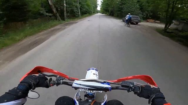 Едем Домой После Трудной Покатушки - Выехали к станции / Покатушки на питбайке Бсе 125 и Аполло 150 смотреть онлайн