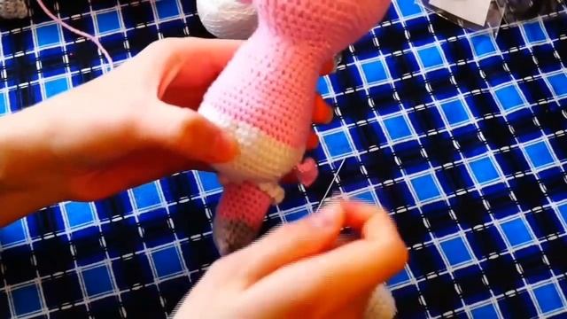Свинка крючком, 4 часть (утяжка лица и сборка) смотреть онлайн