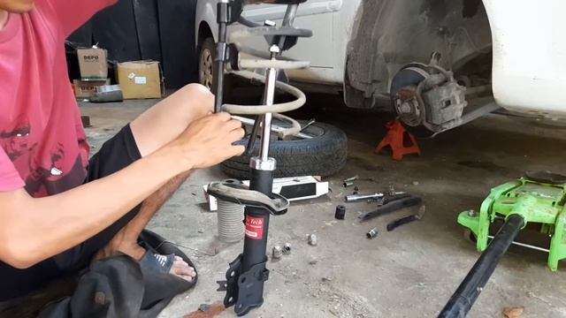 Paano mag change ng shock absorber ng kia rio? смотреть онлайн